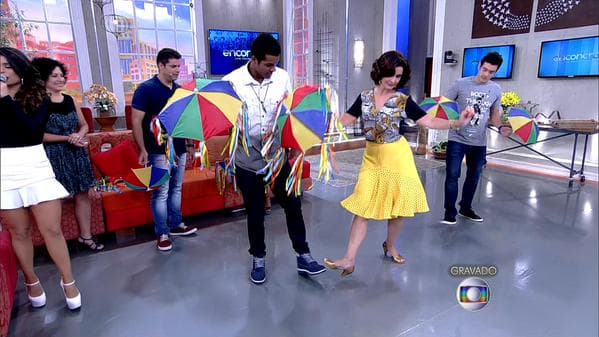 Fátima Bernardes dá aula de frevo ao vencedor da "Dança dos Famosos"