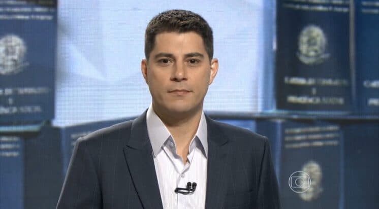 Evaristo Costa comenta sucesso na internet: "Estou divulgando o meu trabalho"
