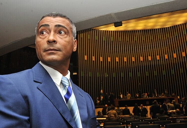 Filha de Romário surge só de biquíni e encanta a web