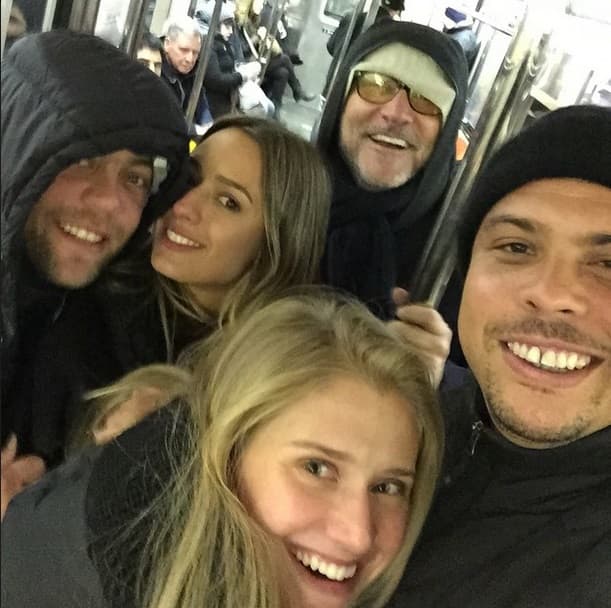 Ronaldo anda de metrô; confira a imagem