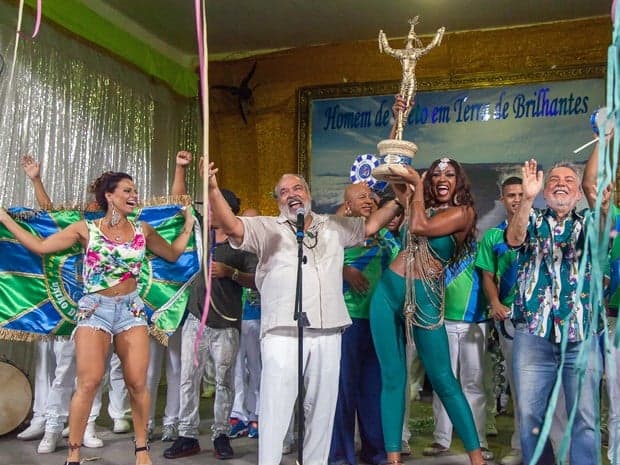 Hoje em "Império": Zé Alfredo exige teste de DNA e União de Santa Teresa vence o Carnaval