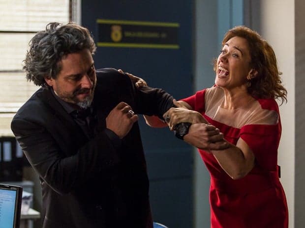 "Império": Maria Marta surta e parte para cima de José Alfredo
