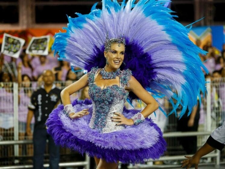 Ana Hickmann comemora título da Vai-Vai: "É nosso!"