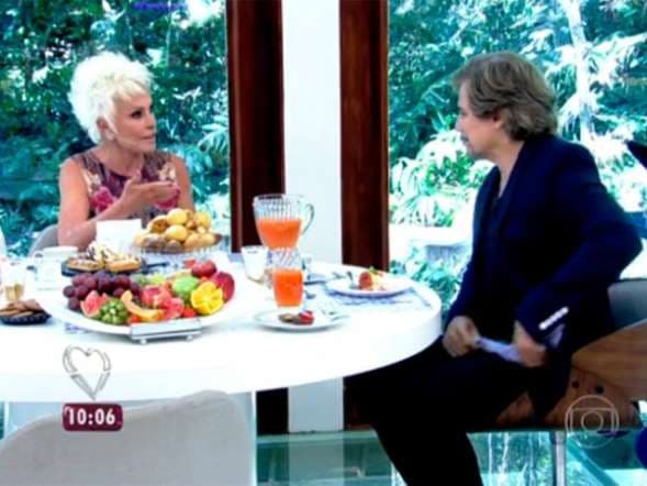 Ana Maria Braga erra pronúncia do nome de Edson Celulari ao vivo