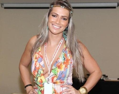 Após ganhar 15g, Fani faz desabafo: "Não quero emagrecer nem fazer dieta"