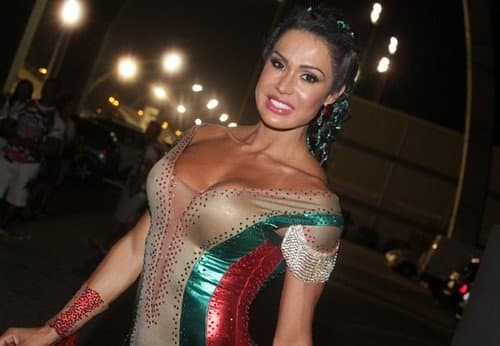 Gracyanne Barbosa se machuca e posta foto com sangue no rosto; veja