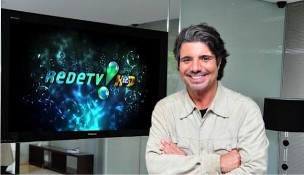 João Kléber renova contrato com a RedeTV!