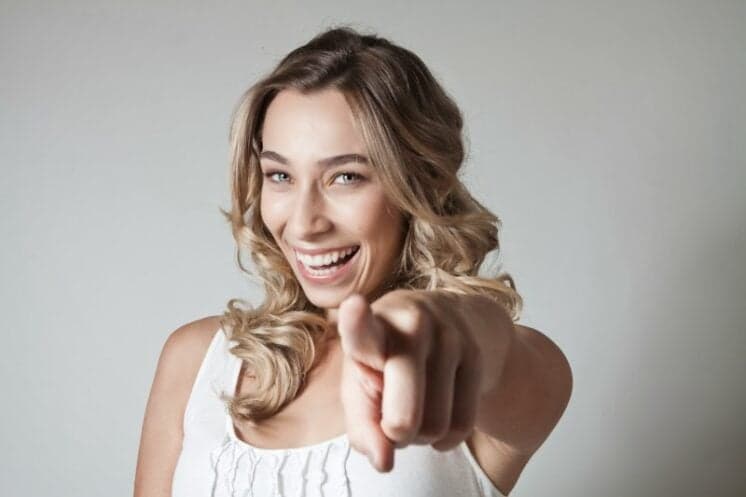 Após indefinição, Naty Graciano deixa oficialmente o "CQC"
