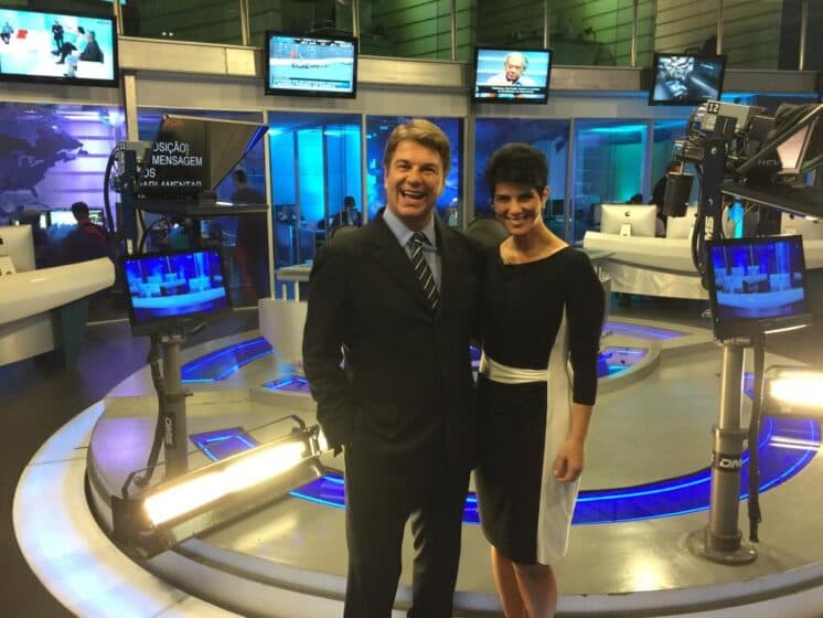 Mariana Godoy tem estreia discreta na RedeTV!