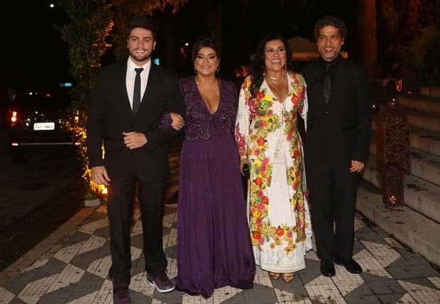 Regina Casé repete vestido em casamento de Thiaguinho e Fernanda Souza