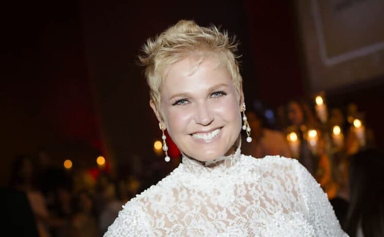 Xuxa "descurte" páginas da Globo em rede social