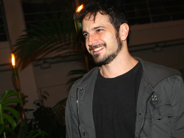Canal Universal fará serie brasileira protagonizada por Caco Ciocler