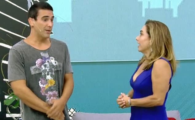 Sutiã de Cissa Guimarães arrebenta em reestreia no "Mais Você"