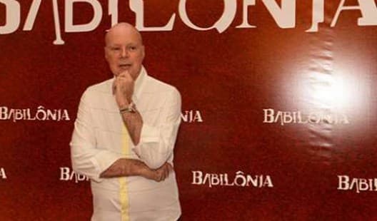 "Era para ser só um selinho", diz autor sobre beijo lésbico em "Babilônia"