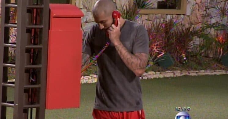 “BBB15” - Fernando atende o Big Fone e manda uma pessoa para o grupo “Tá com Nada”