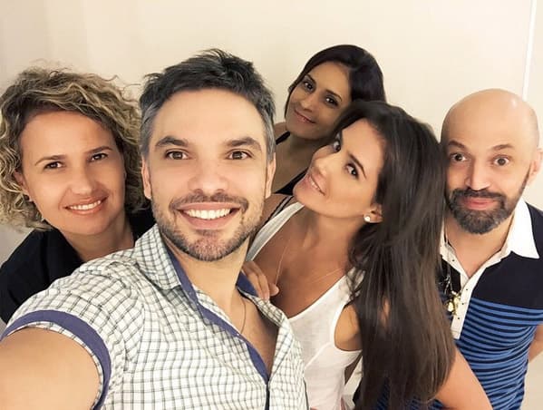 Deborah Secco muda visual e deixa fãs curiosos