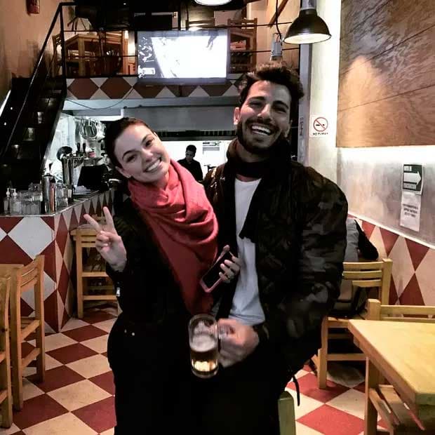 Após fim de "Boogie Oogie", Isis Valverde viaja ao México para encontrar o namorado