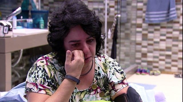 ‘‘BBB 15’’: Mariza chora com brincadeiras de Adrilles e decide tomar atitude