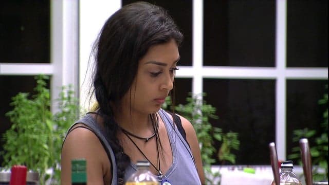 "BBB15": Amanda nega para Adrilles ter ficado com Fernando: "A gente só conversa"