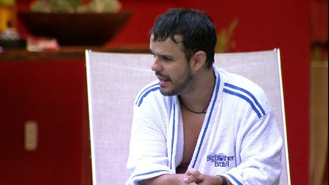 "BBB15": Adrilles pergunta se Amanda teve ciúme de Aline; saiba o que ela respondeu!