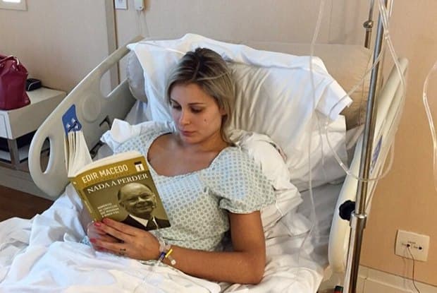 Internada novamente, Urach se arrepende: "Queria tirar todo o bumbum"