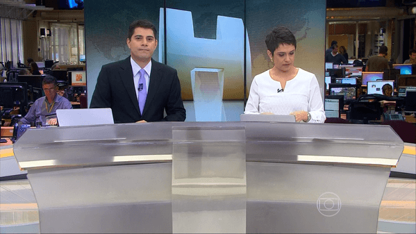 Sandra Annenberg se emociona e chora ao noticiar morte de jornalista