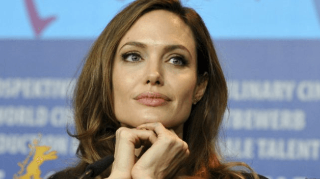 Magreza de Angelina Jolie chama atenção durante lançamento de filme; veja
