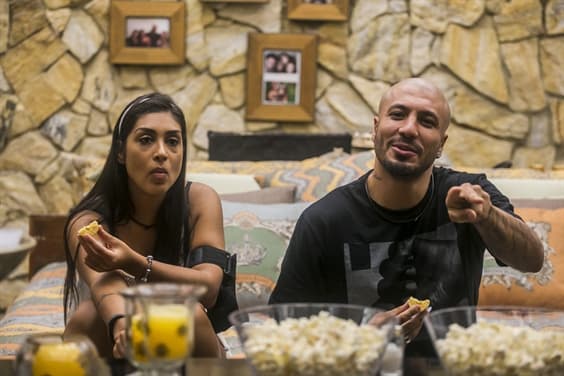 Ex-BBB Amanda garante que não recebeu convite para festa de Fernando