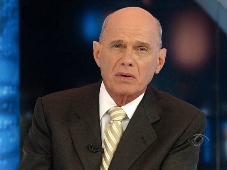 Em telejornal, Ricardo Boechat liga para a mãe e ironiza políticos
