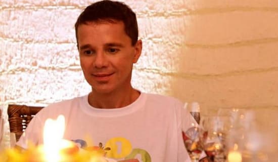 Ainda em recuperação, cantor Netinho escreve mensagem: "começando a digerir"