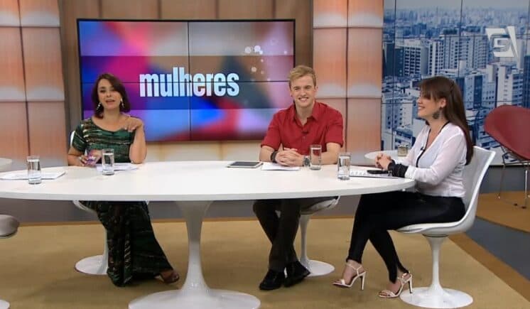 Aaron Racanicchi está no programa “Mulheres”, da TV Gazeta, comentando as últimas da TV!