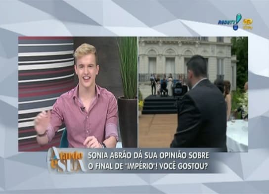 Aaron Racanicchi está comentando as últimas da TV no “A Tarde é Sua”, da RedeTV!, assista!