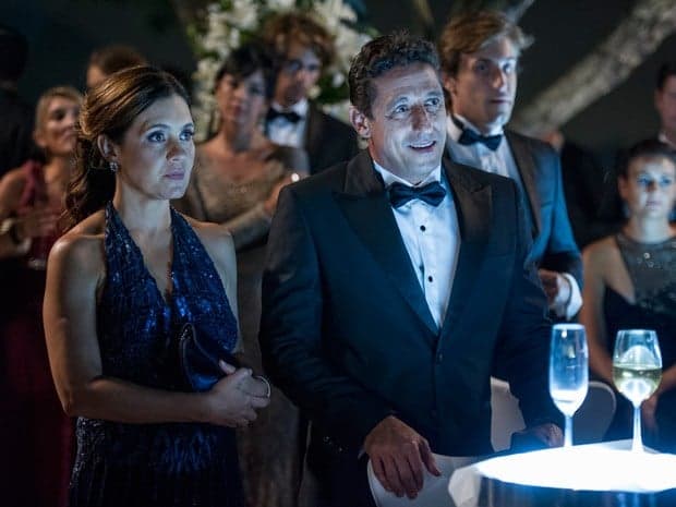 "Babilônia": Em briga com Inês, Homero passa mal e morre