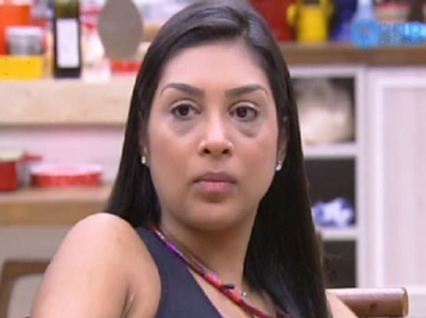 ‘‘BBB’’: Amanda reclama de seu corpo e diz que vai fazer lipoaspiração