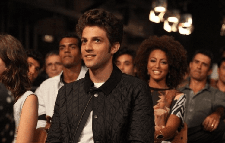 Chay Suede fala sobre adoção por casal lésbico: "Sem preconceitos"