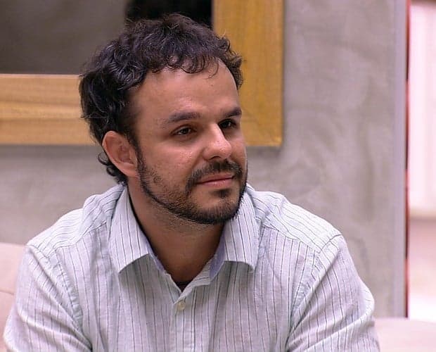 Com 65% dos votos, Adrilles é o eliminado do "BBB15"