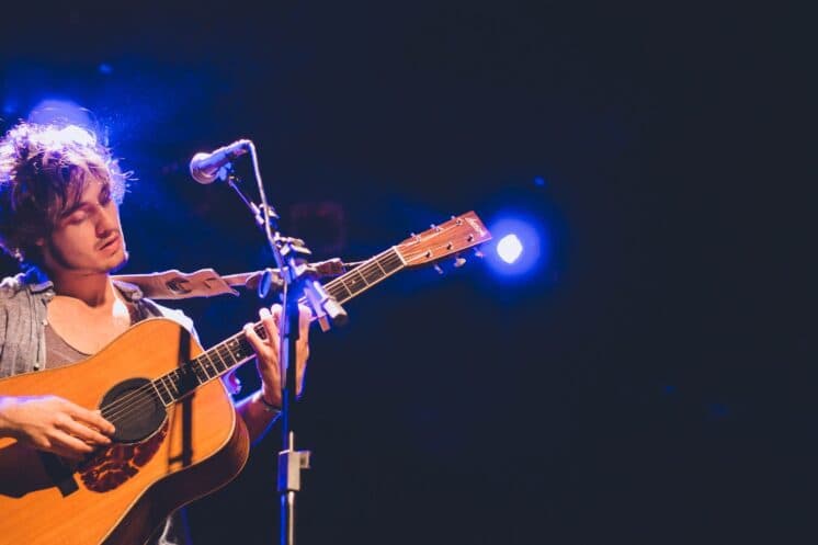 Tiago Iorc cantará na abertura de "Sete Vidas"