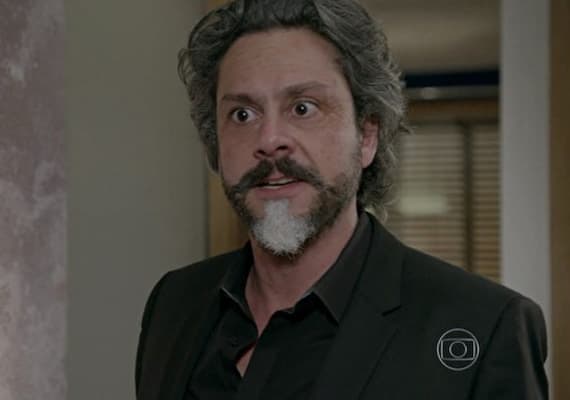‘‘Império’’: José Alfredo toma banho em piscina cheia de dinheiro; veja a foto