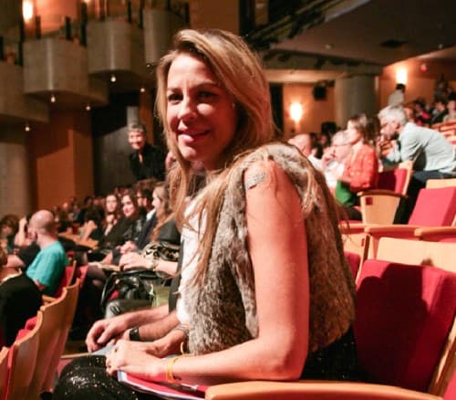 Em premiação, Luana Piovani leva fora de autor ao cometer gafe