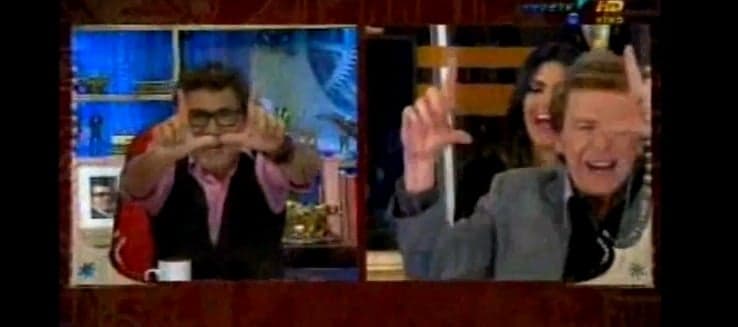 Vídeo da Hora: Nelson Rubens chega atrasado na RedeTV! e invade estúdio do "TV Fama" ao vivo