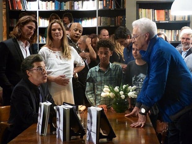 Aguinaldo Silva atua em sua própria novela e promete final totalmente chocante para "Império"