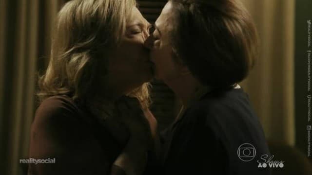 Autor de "Babilônia" comenta críticas sobre beijo gay na estreia