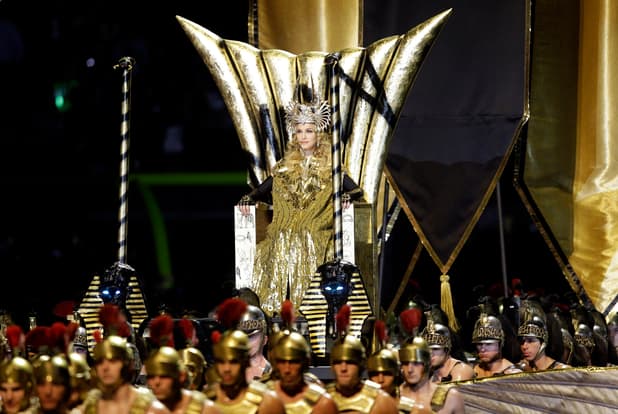Novo álbum de Madonna atinge recordes de venda e empata com ‘‘Os Beatles’’