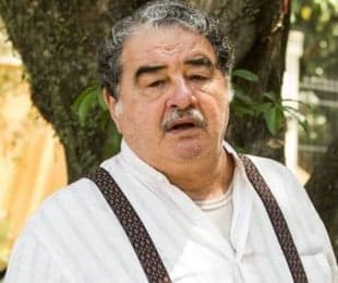“Alto Astral”: Laura assume namoro para o avô Vicente