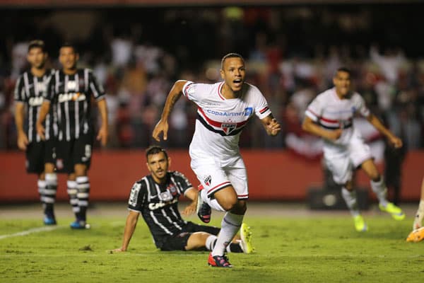 Futebol na Globo supera audiência de "Babilônia"