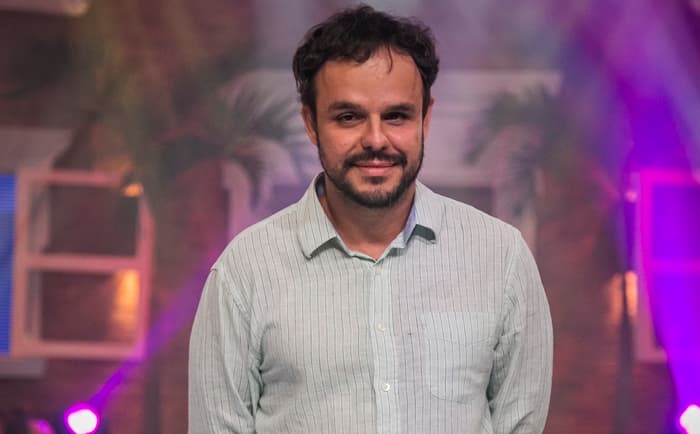 Eliminado do "BBB15", Adrilles diz: “Se o Nobel já foi, por que não um ensaio sensual?”