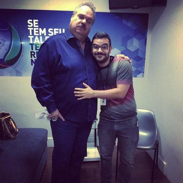 Gilberto Barros aparece na Record e aumenta rumores de sua contratação