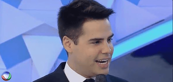 Luiz Bacci deve assumir definitivamente o comando do "Domingo Show"