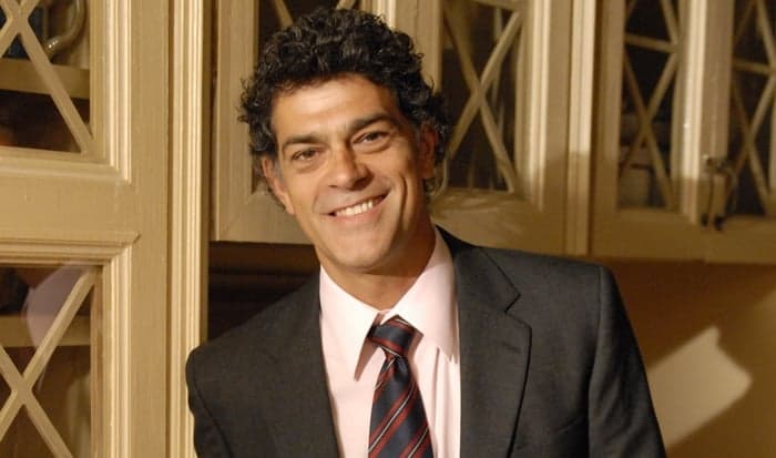 Após dez anos, Eduardo Moscovis retorna às novelas como vilão em "Favela Chic"