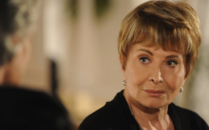 Glória Menezes critica beijo gay em "Babilônia": "Para o público, foi um beijo entre Fernanda e Nathália"